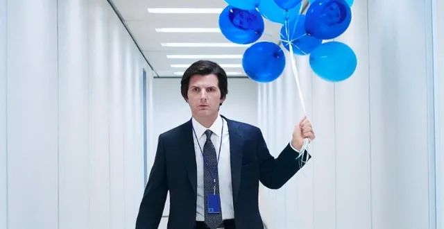 photo  severance, avec adam scott, est en tête des nominations aux emmy awards 2025.  &copy;  apple tv + 