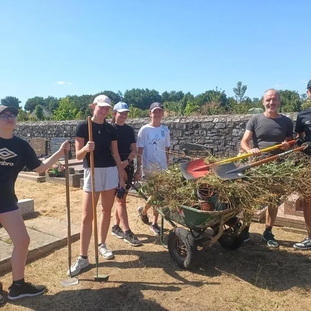 photo 14 jeunes louésiens ont participé aux chantiers argent de poche.  ©  ouest-france