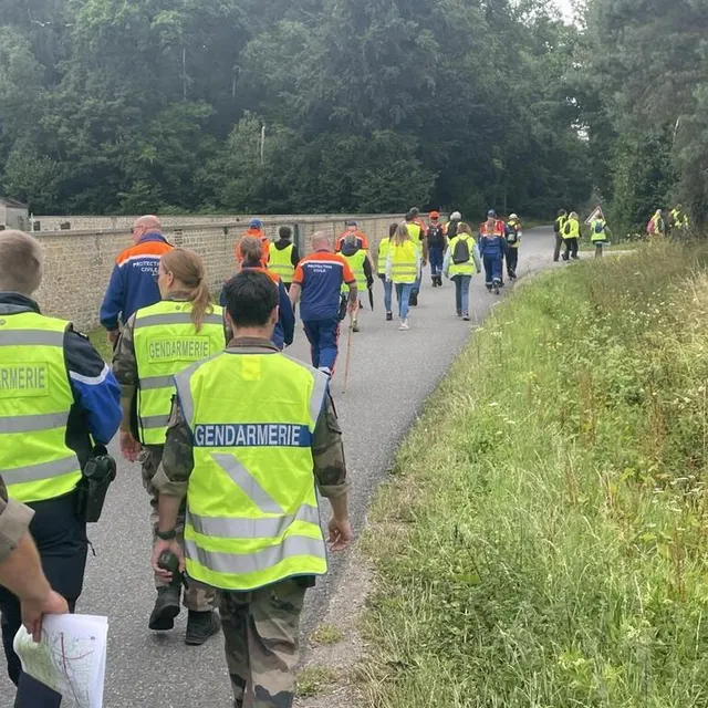 photo le long de la route menant à sainte-eugénie, le dispositif va se mettre en place. à gauche, le mur du cimetière de silly.  ©  ouest-france
