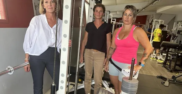 photo  tiercé, le 7 juillet 2025. laurence mattei, adhérente au club anjou fitness tiercé ; neige gaucher, adhérente et coach, et sophie gauducheau, la présidente, contestent l’organisation des salles telle que la prévoit la municipalité à partir de novembre 2025.  &copy;  co – christophe ricci 
