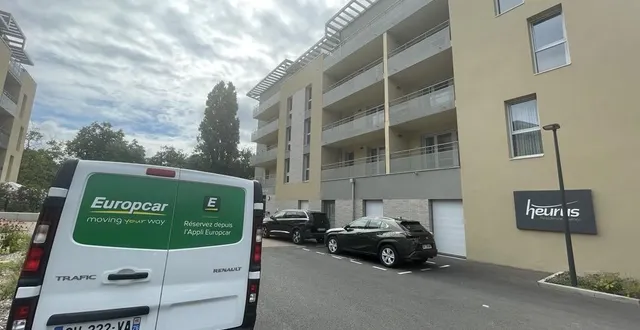 photo  angers, rue de la barre, 16 juillet. certains locataires ont attendu la date échéance pour déménager, parfois sans avoir de plan b.  &copy;  co - anthony pasco 