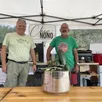 photo jean-louis chevalier (à gauche) et sa brigade de cuistots dont régis clément nourrissent tous les midis les bénévoles affairés au montage du festival à tout bout d’champ (18-19 juillet 2025).