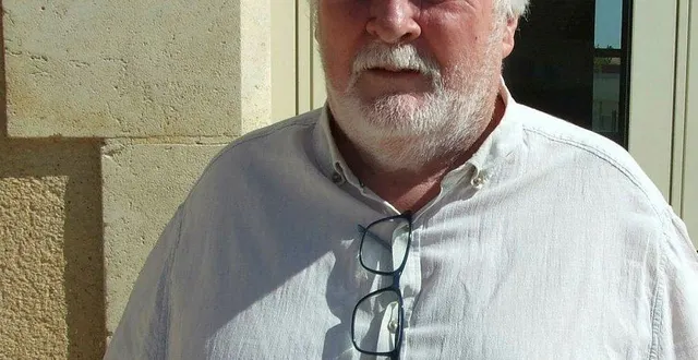 photo  michel pré, maire, est content du système de vidéosurveillance.  &copy;  ouest-france 