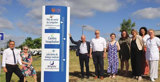 photo  un nouveau totem de signalisation installé et inauguré en partenariat avec les différents acteurs concernés.  &copy;  co 