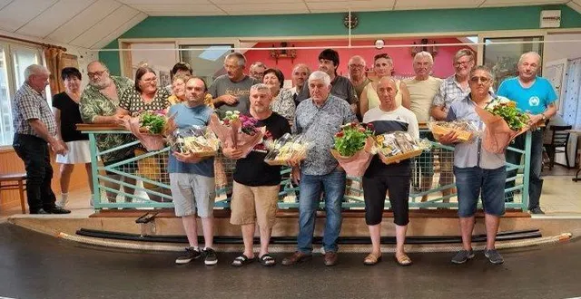 photo  vendredi 11 juillet, la société de boule de fort l’union bocéenne a organisé la finale du challenge boule et trutt auquel 68 équipes ont participé. jacques proust et christophe fourrier l’ont emporté face à franck breton et cédrick maubousin. prochain rendez-vous : la journée festive au plan d’eau de bocé samedi 26 juillet avec un concours de pétanque réservé aux inscrits au repas (cochon grillé). inscription au 06 11 23 12 94 ou au 06 24 76 11 31 avant le 20 juillet.  &copy;  document remis 