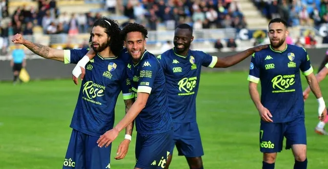 photo  promu en national, le stade briochin lancera sa saison à domicile contre versailles, le 8 août.  &copy;  philippe kermoal, ouest-france 