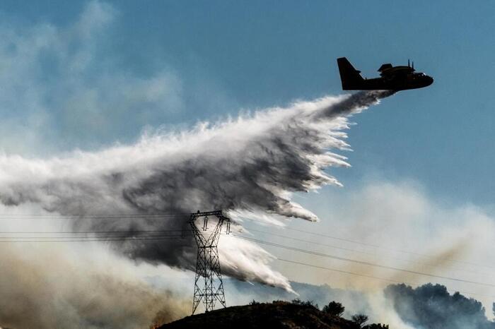 « Important feu de forêt » à Martigues, près de Marseille, deux hameaux confinés  (Ouest-France)
