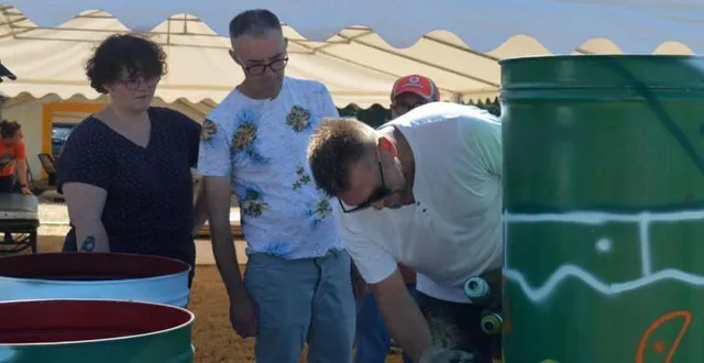 photo  de nouveaux bacs de tri sont installés dans l’enceinte du festival pour valoriser les biodéchets.  &copy;  gdrf 