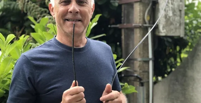 photo  jean-pierre pousset, domicilié au puits-des-bois, à saint-barthélemy-d’anjou, est privé d’internet depuis décembre 2024 après l’arrachage du réseau aérien. ses voisins, eux, ont été dépannés dès les jours suivants.  &copy;  co – emmanuel poupard 