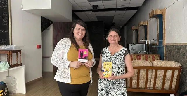 photo  nanon (à gauche) et laurence (à droite) ont commencé à investir les lieux pour aménager leur nouvelle librairie-café et espèrent une ouverture fin août.  &copy;  le maine libre 