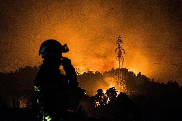Confinement, conditions plus favorables… Ce que l’on sait de l’incendie en cours à Martigues  (Ouest-France)