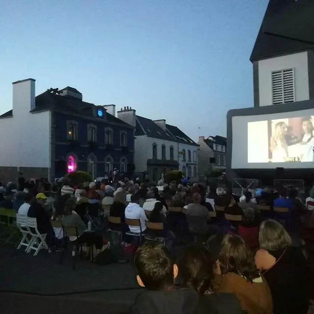 photo dans le parc des droits de l’homme, les transats se déploieront pour une projection sous les étoiles du film d’animation migration.  ©  archives ouest-france