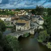 photo  petite cité de caractère, fresnay-sur-sarthe a également été primée au concours des villages préférés des français en 2021. 