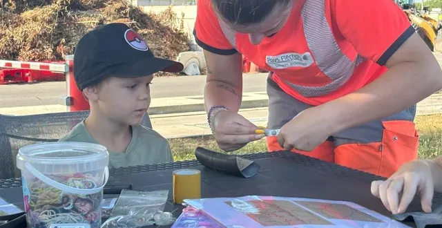 photo  la déchèterie de la flèche (sarthe) a organisé un atelier de revalorisation de déchets à destination des enfants.  &copy;  ouest-france 