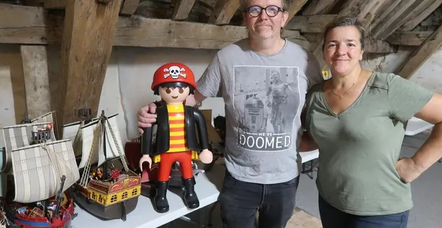 photo  mazé, le 17 juillet 2025. collectionneur passionné, dominique béthune a emmené sa compagne alia bacha dans l’aventure playmobil. ce jeudi, le couple débute l’installation de l’exposition dans les combles du château de montgeoffroy.  &copy;  co - agathe le nueff 