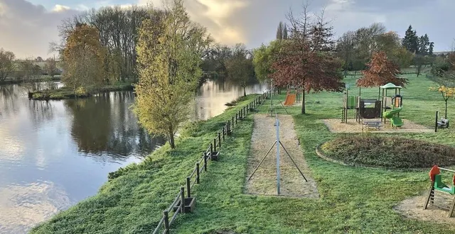 photo  le site de la plage, à noyen-sur-sarthe, sera le théâtre de la fête de la plage ce samedi 19 juillet 2025, avec en point d’orgue un feu d’artifice.  &copy;  archives - ouest-france 