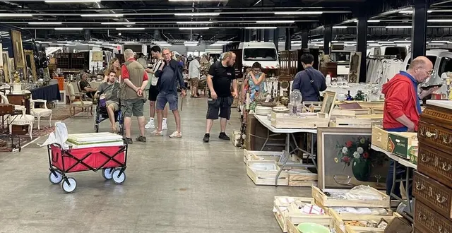 photo  des centaines d’antiquaires déballent chaque mois, au mans.  &copy;  ouest-france 