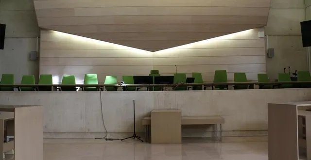 photo  le conducteur de 19 ans, sans permis et positif au cannabis, avait entamé une course-poursuite avec la police près du mans.  &copy;  archives ouest-france 