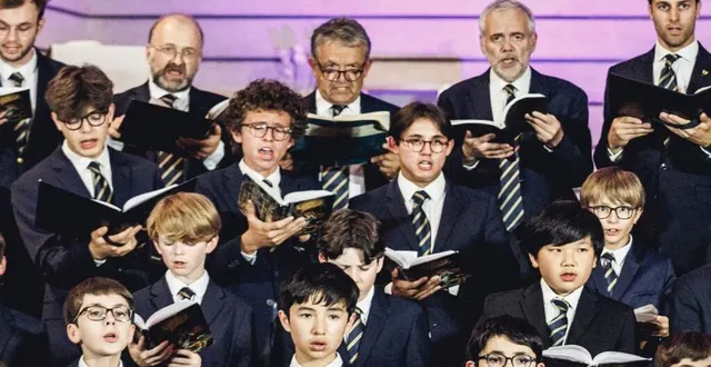 photo  40 enfants de la maitrise de neuilly se produisent dans l’église saint-denis le 22 juillet.  &copy;  geoffrey hubbel 