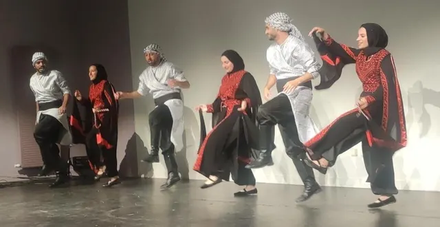 photo  à la fois artistiques et sportives, les danses ont charmé le public  &copy;  le maine libre 