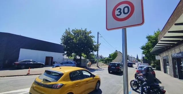 photo  plusieurs panneaux et signalisations au sol ont été installés dans la commune depuis quelques semaines.  &copy;  ouest-france 