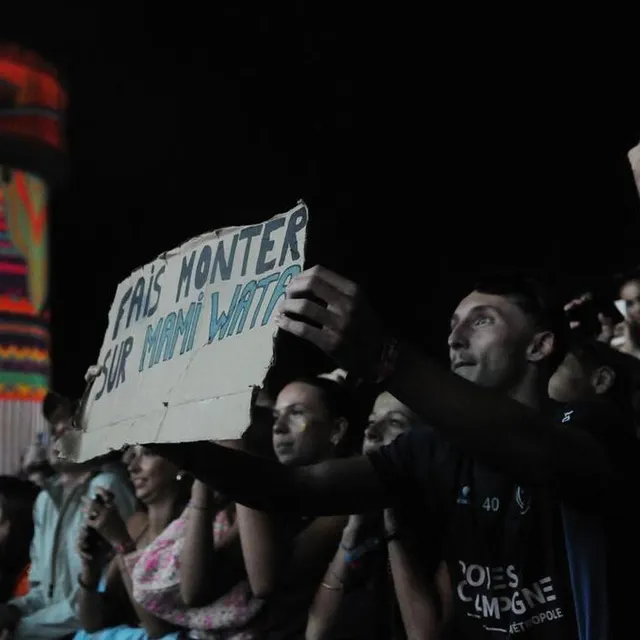 photo les festivaliers, plus motivés que jamais malgré la météo pluvieuse du début de soirée.  ©  ouest-france