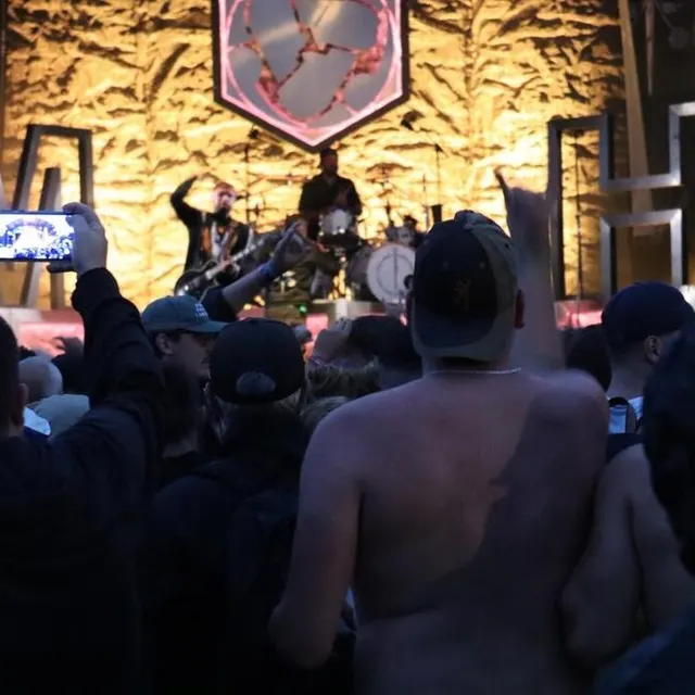 photo les festivaliers se sont déchaînés pendant le concert de mass hysteria.  ©  ouest-france