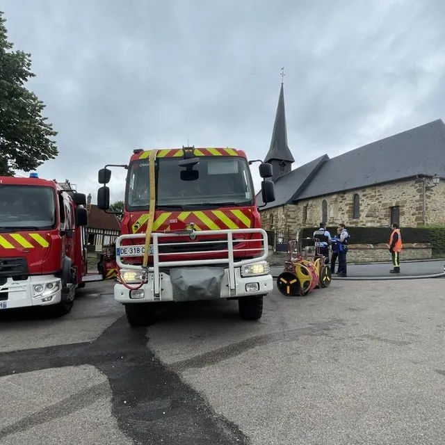 photo six centres de secours ont été mobilisés à l’occasion d’un incendie à camembert (orne), samedi 19 juillet 2025.  ©  ouest-france