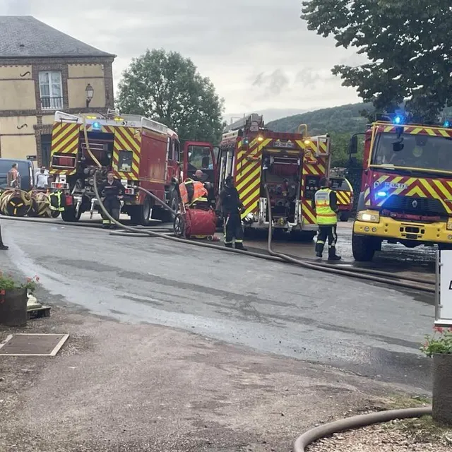 photo vingt-cinq pompiers sont intervenus au musée à camembert (orne), samedi 19 juillet 2025.  ©  ouest-france