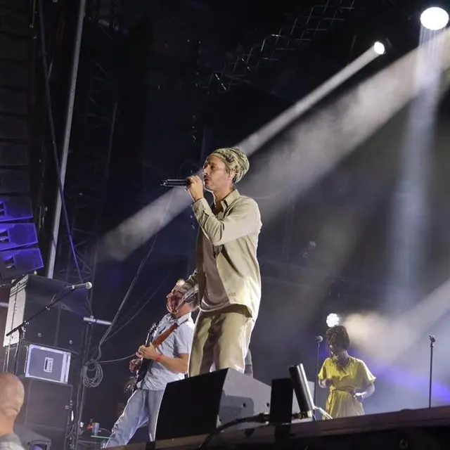 photo balik, le chanteur du groupe de reggae danakil, s’est mis le public du festival à tout bout d’champ dans la poche. en même temps, il n’a pas eu à forcer, celui-ci était venu pour voir la joyeuse bande sur scène.  ©  ouest-france