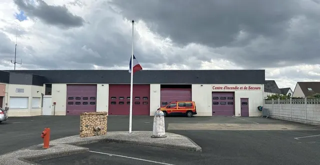 photo  le choc est immense pour les pompiers du centre de secours du lude qui ont perdu un frère d’arme.  &copy;  le maine libre 