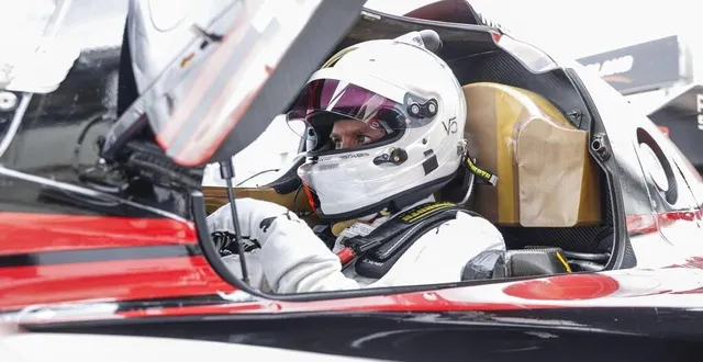 photo  vettel a testé la porsche 963 hypercar en 2024.  &copy;  porsche / juergen tap 