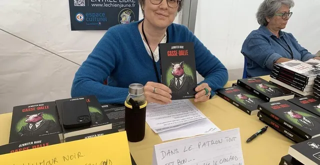 photo  jennifer have a eu un très bel accueil du public du festival pour son ouvrage casse dalle.  &copy;  ouest-france 