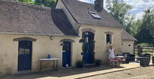photo  une petite terrasse est installée devant le gîte de la blottière.  &copy;  le maine libre 