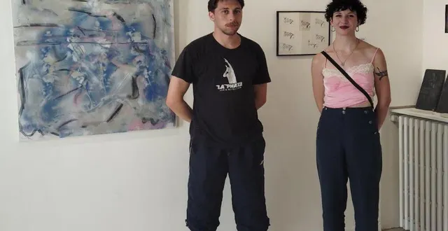 photo  maël regueillet et claire dupire devant leurs œuvres respectives.  &copy;  co 