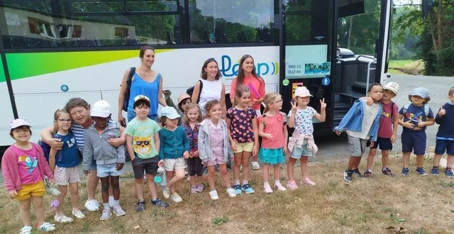 photo  après les camps aquatiques de la semaine dernière à pouancé, seize enfants de 3 à 6 ans sont partis, le 16 juillet, pour un camp poneys de trois jours à la ferme du bois-gas à la pommeraye, avec les animatrices marie-claire hergué, louise, jeanne et zoë. les 7-9 ans sont partis la veille pour quatre jours avec les petits équidés. des jeux, visites et veillée étaient au programme.  &copy;  ouest-france 