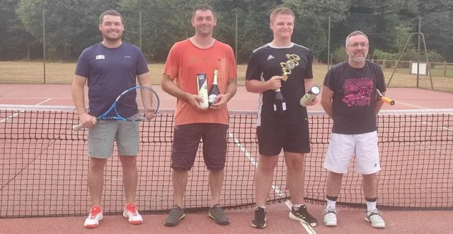 photo  corentin thierry, sylvain chauviré, florian alusse et richard pioger, finalistes du tournoi de tennis d’angrie.  &copy;  ouest-france 
