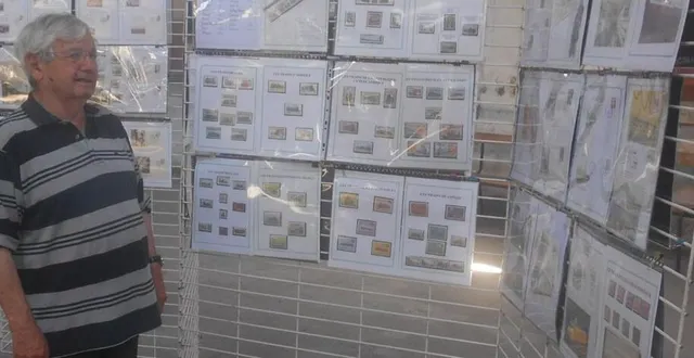 photo  jean-jacques courantin devant une partie de l’exposition, à voir jusqu’à fin juillet.  &copy;  ouest-france 