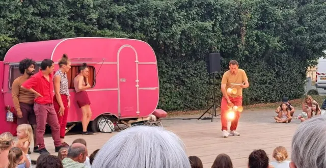 photo  les spectateurs nombreux ont apprécié les spectacles dont « l’herbe est plus rose ici ».  &copy;  ouest-france 