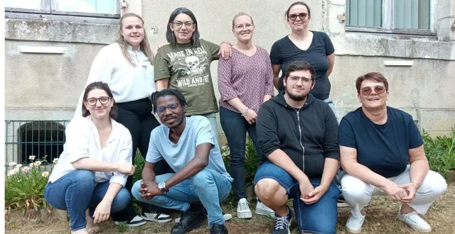 photo  l’équipe d’animateurs enfants du centre social est impatiente de partir à l’aventure avec les enfants.  &copy;  ouest-france 