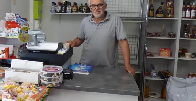 photo  « sami », c’est ainsi qu’il est connu, va quitter son commerce dans quelques jours. des raisons de santé l’ont conduit à céder son entreprise. dans les jours à venir, un nouveau gérant lui succédera.  &copy;  ouest-france 
