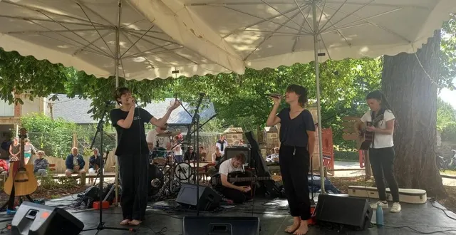 photo  atrium, un groupe rennais, a proposé du rock folk au public.  &copy;  ouest-france 