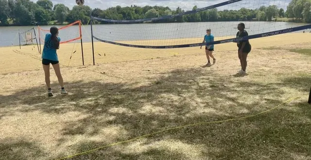 photo  le comité départemental sarthois de volley s’était installé à la ferté-bernard le mardi 15 juillet 2025.  &copy;  le maine libre 
