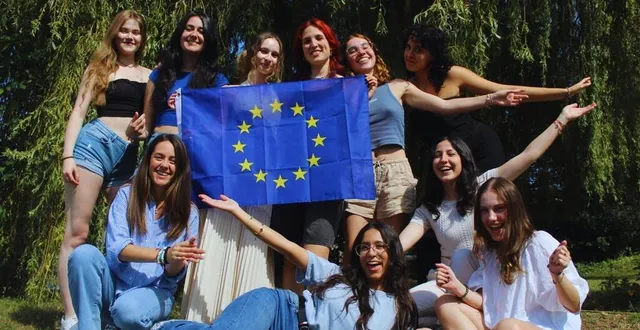 photo  les dix volontaires du corps européen de solidarité ont travaillé au sein de différentes structures sarthoises comme la maison de l’europe, le service jeunesse de la ville du mans ou les maisons familiales rurales de la sarthe.  &copy;  maison de l’europe 