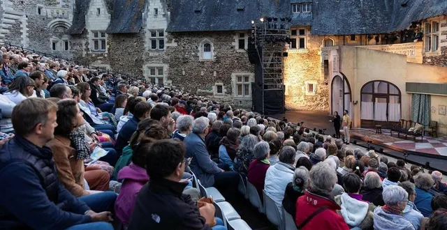 photo  en amont des projections angevines, premiers plans et anjou théâtre renouvellent leur collaboration pour une séance en plein air, au château du plessis-macé, le dimanche 24 août.  &copy;  co – régine lemarchand 