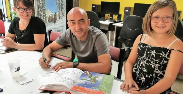 photo  lyanna, 8 ans, aux côtés d’adil, aime les p’tits ateliers, nés de la complicité entre la médiathèque et la mdh.  &copy;  le maine libre. 