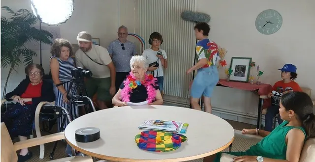 photo  les petits comme les grands se sont prêtés au jeu du cinéma.  &copy;  co 