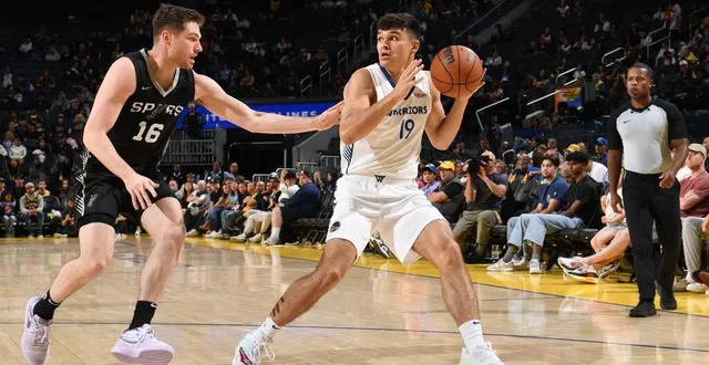 photo  ici lors de son premier match de summer league face aux san antonio spurs, léopold delaunay (à droite), sera indisponible pendant un long moment avec le msb.  &copy;  getty images via afp 