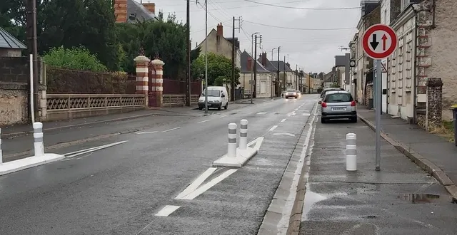 photo  le chaucidou avec sens prioritaire, avenue jean-jaurès à montval-sur-loir.  &copy;  le maine libre 