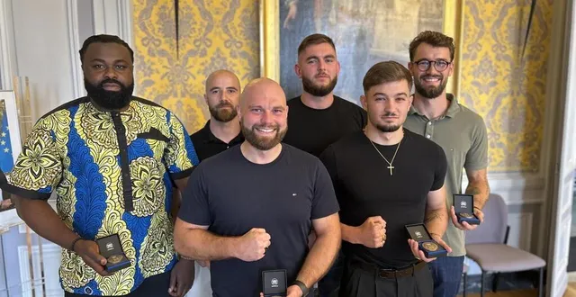 photo  dady mokwakola, mickaël pécate, damien dubois, djambulat usmanov, axel chénel, agents de sécurité au black bear, et leur patron guillaume bodé, ont assuré la sécurité de la population lors de l’incendie de l’agence axa, le 1er juin 2025, avant l’arrivée des secours.  &copy;  ouest-france 